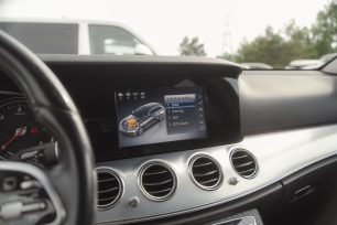 MERCEDES BENZ E300 DE