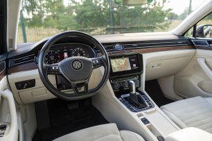 VW PASSAT R-LINE