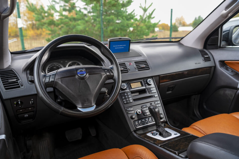 VOLVO XC90