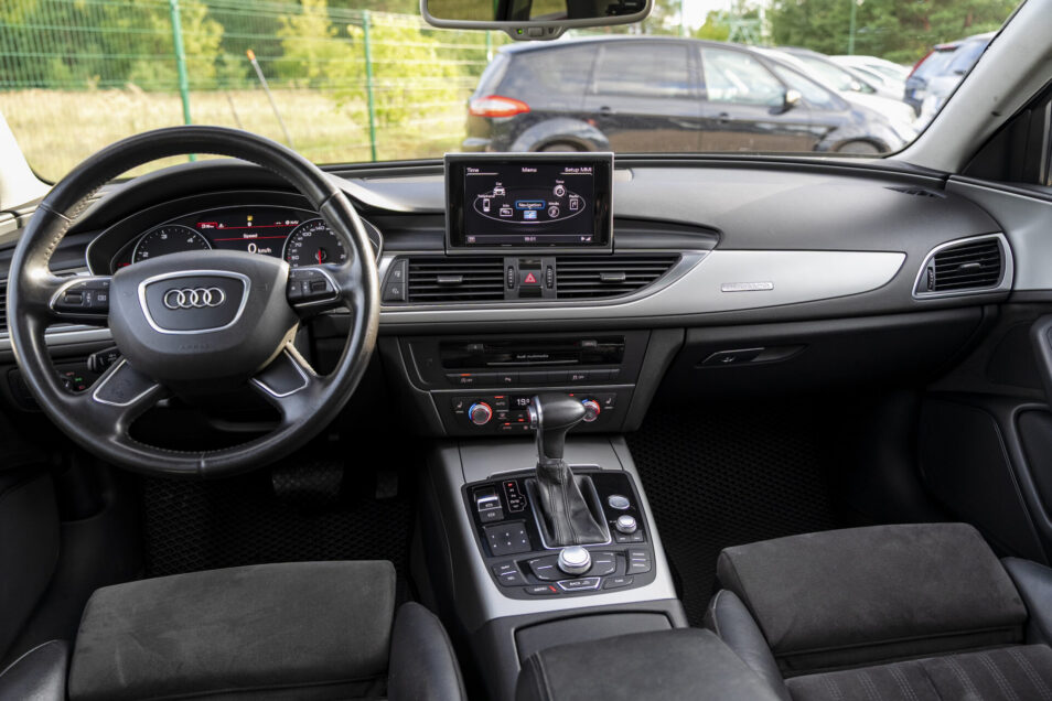 AUDI A6 AVANT QUATTRO