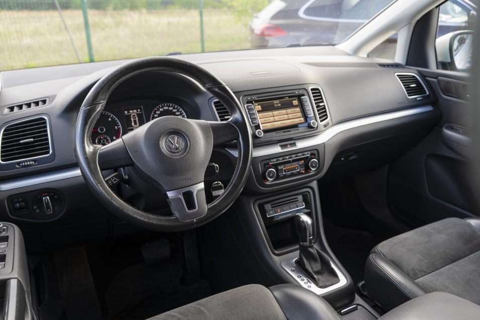 VW SHARAN