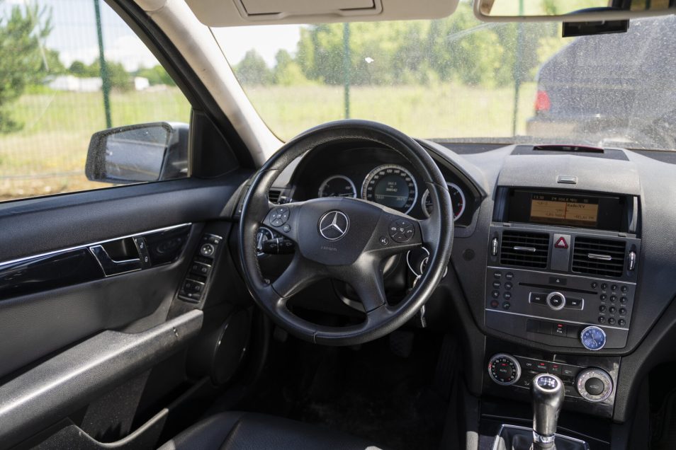MERCEDES BENZ C200