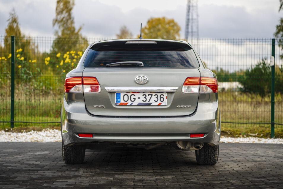 TOYOTA AVENSIS