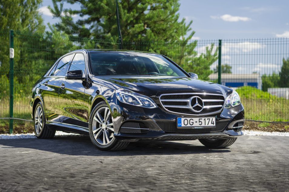 MERCEDES BENZ E220