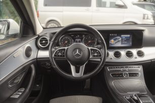 MERCEDES BENZ E300 DE