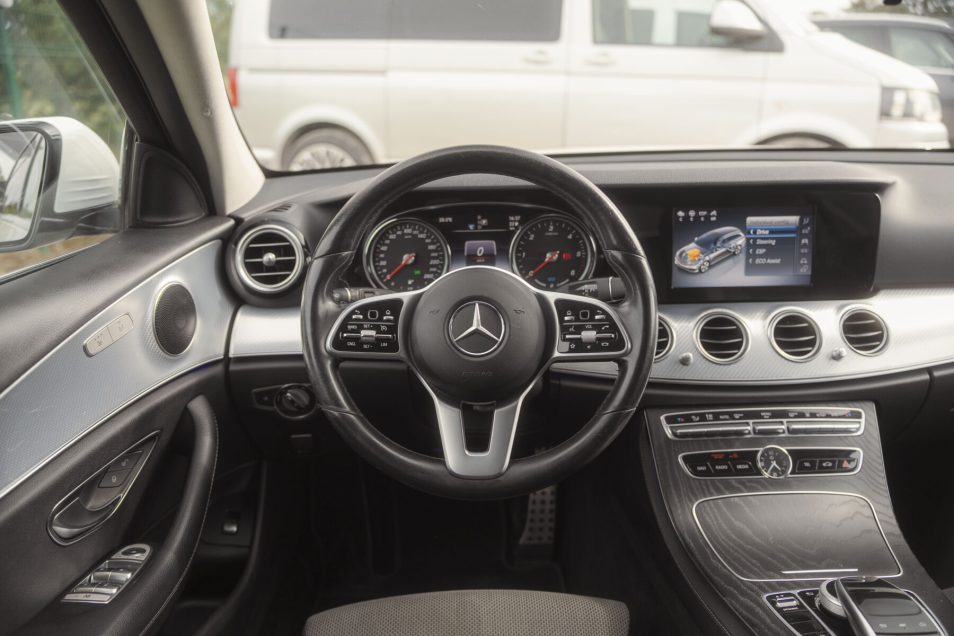 MERCEDES BENZ E300 DE