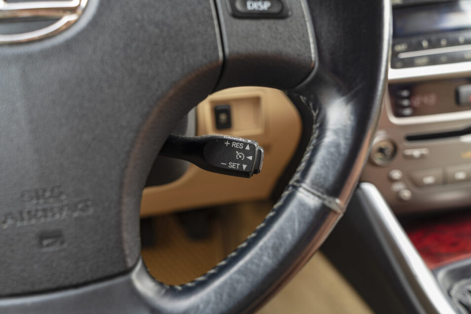 LEXUS IS 220