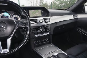 MERCEDES BENZ E220