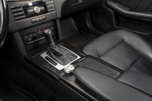 MERCEDES BENZ E 220