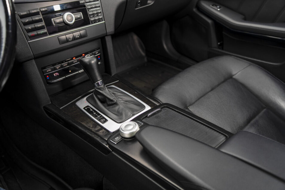 MERCEDES BENZ E 220