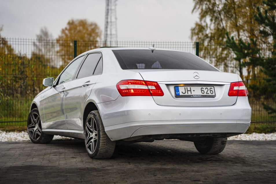 MERCEDES BENZ E 220